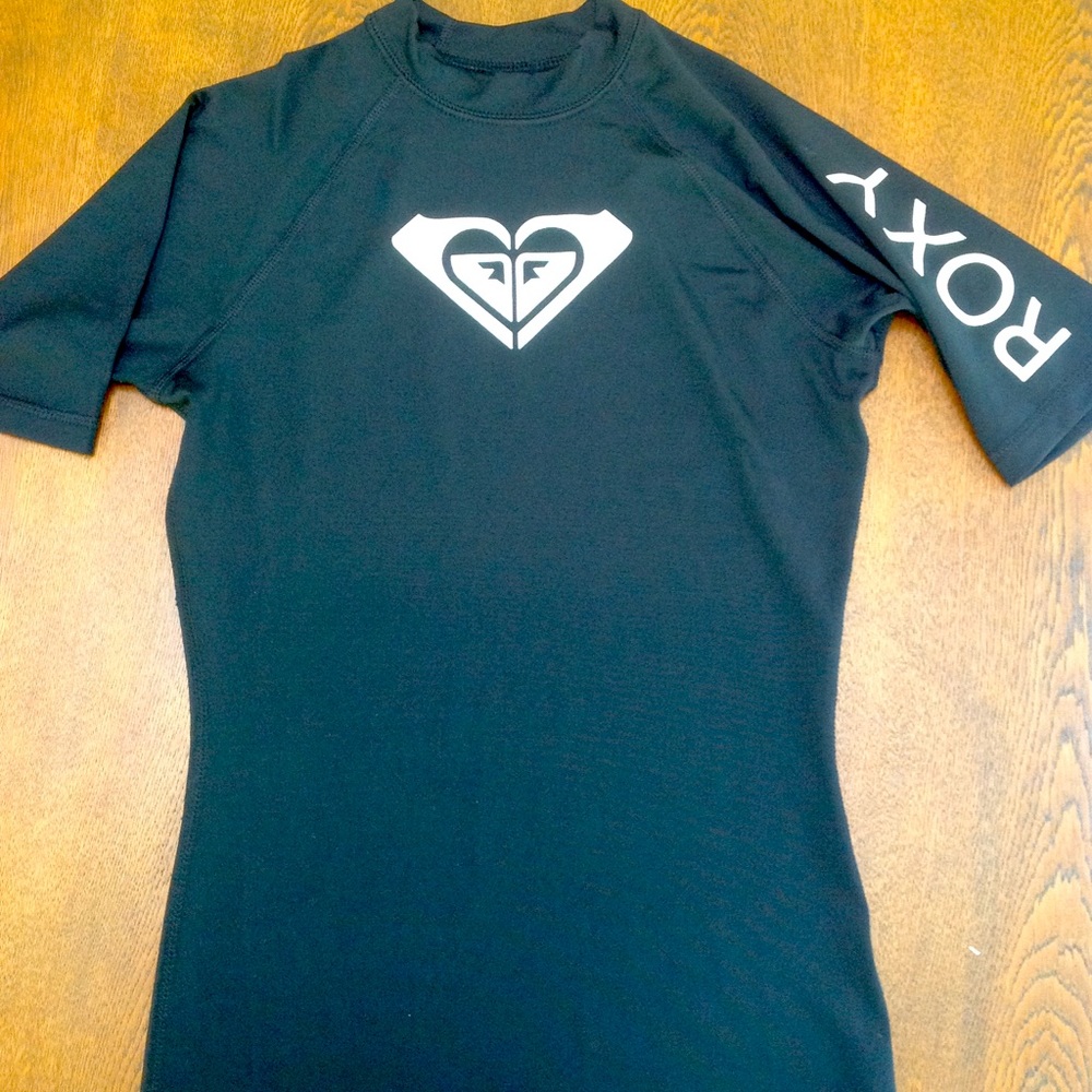 ROXY rashguard swimshirt,SP. Roxylogo prominent front. Roxy on sleeve Lg letters